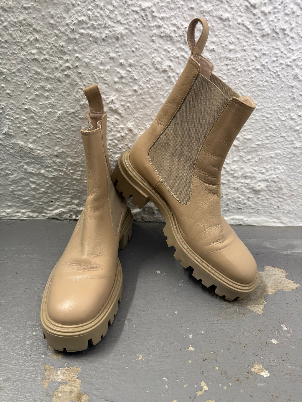 Zara Beige Ankle Boots Sz 37😀21/8