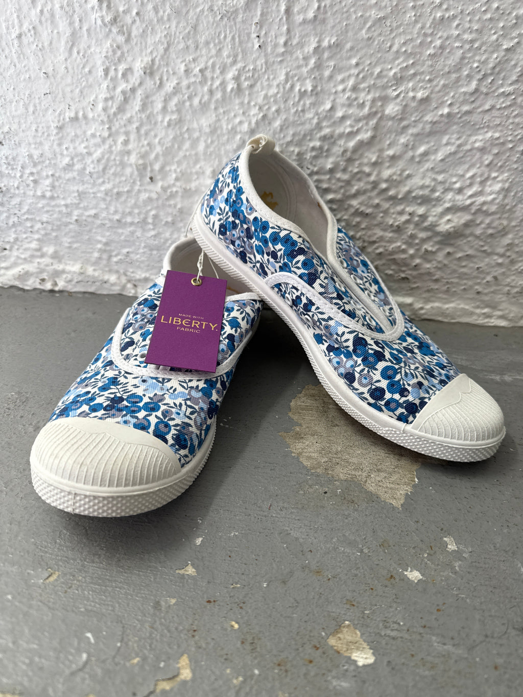 Walnut Blue Floral Liberty Sneakers Sz 38 NEW!  😀5/5