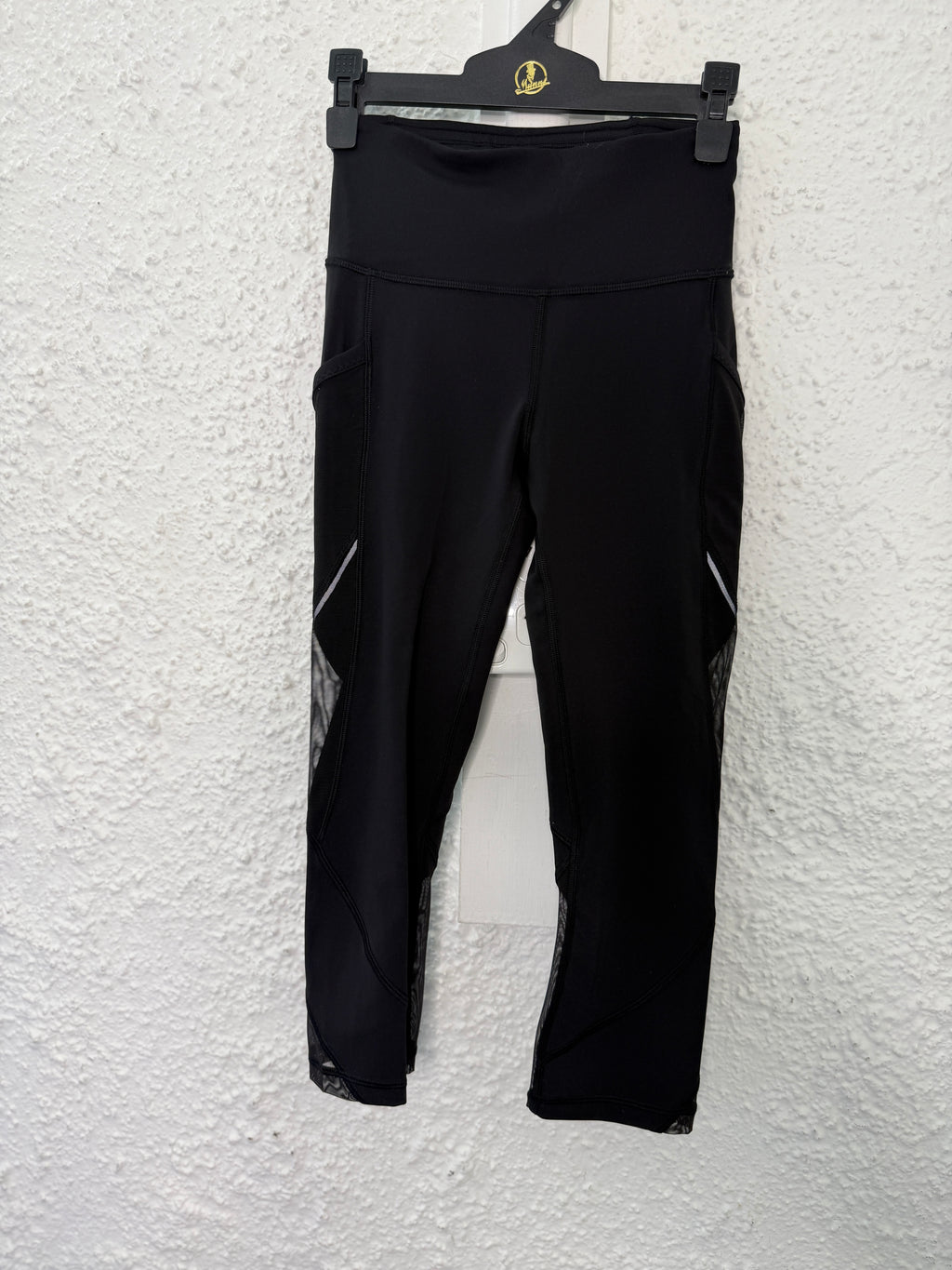 Lululemon black 3/4 mesh-insert tights Sz 6😀4/12
