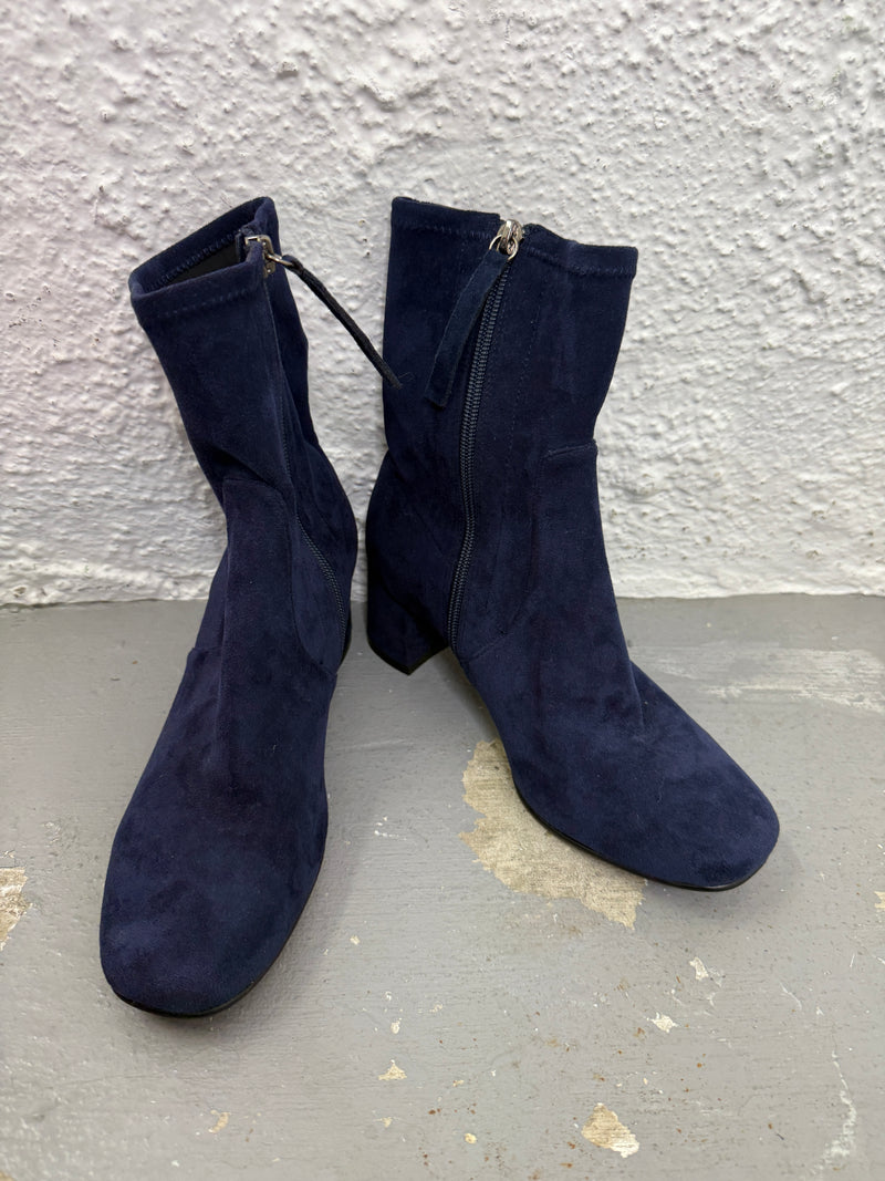 Minx Blue Suede Ankle Boots Sz 37😀28/8
