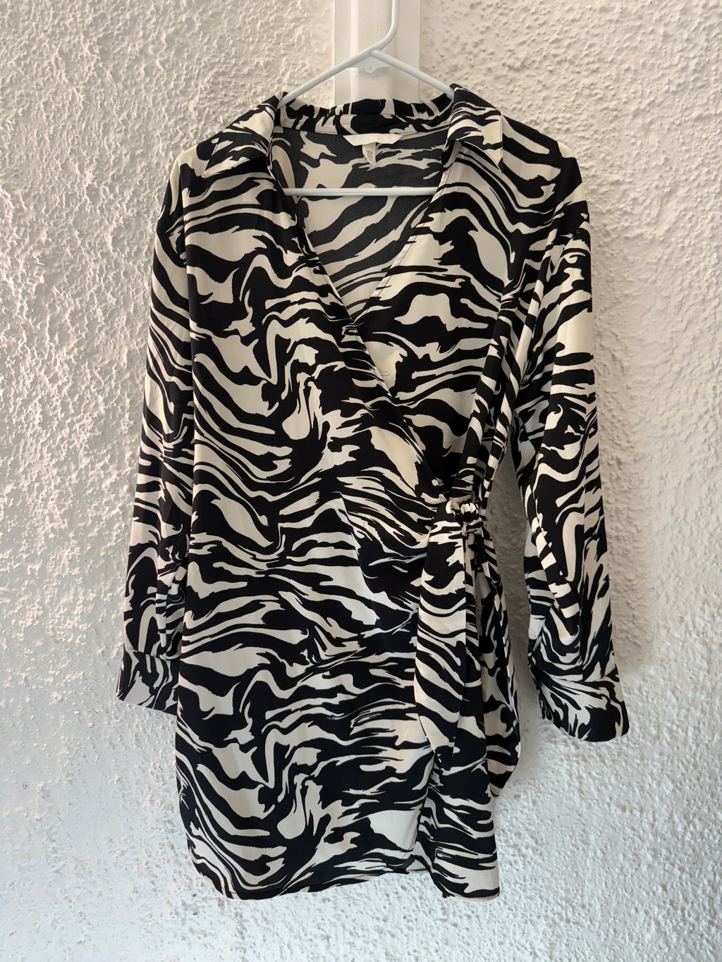 H&M Black & White Wrap Dress Sz M😀2/6