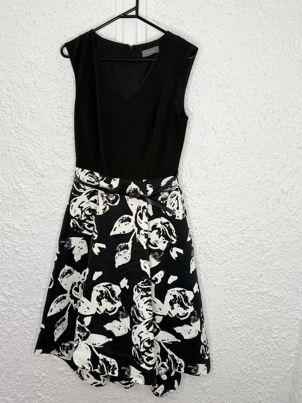 Jacqui E Black/White Floral Dress Sz 8😀3/11