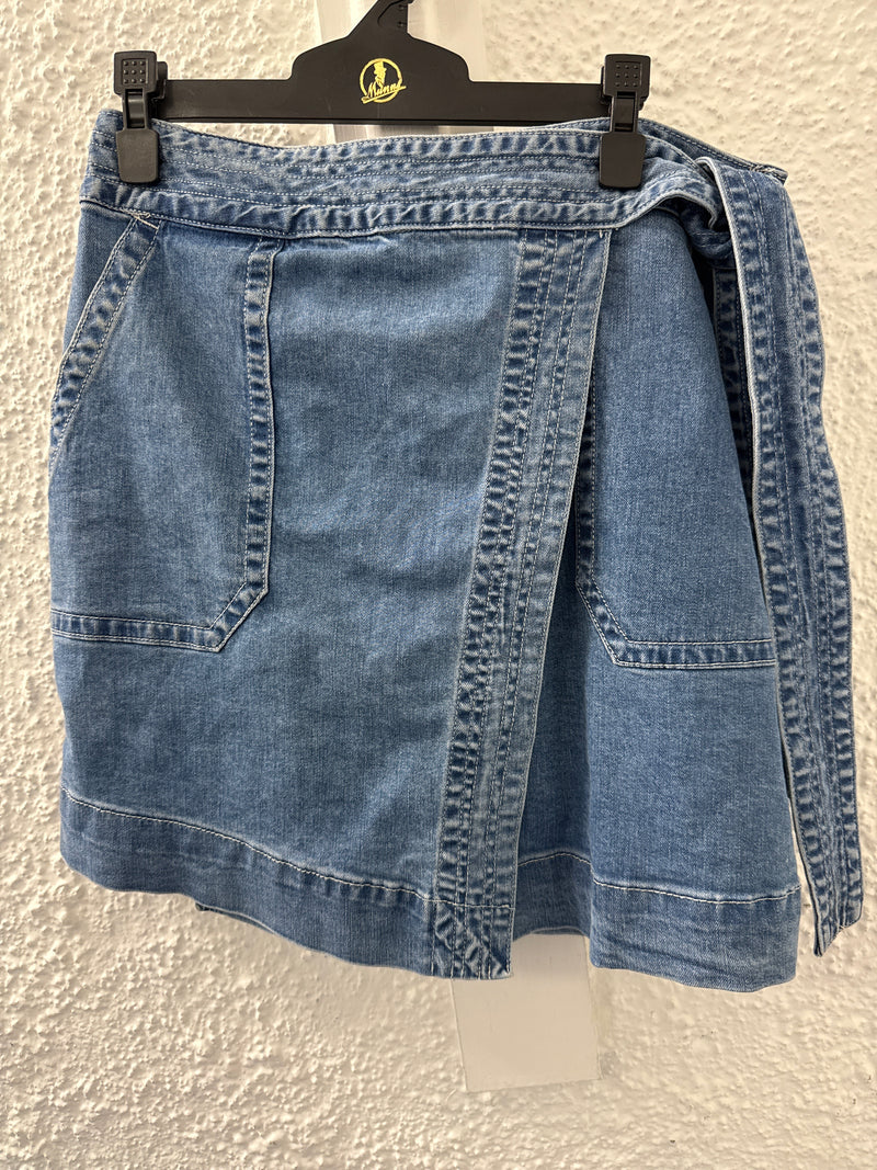 Zest Medium Blue Denim Wrap Skirt Sz 10😀18/9