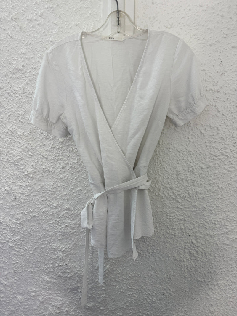Ruby white wrap top Sz 6😀4/12