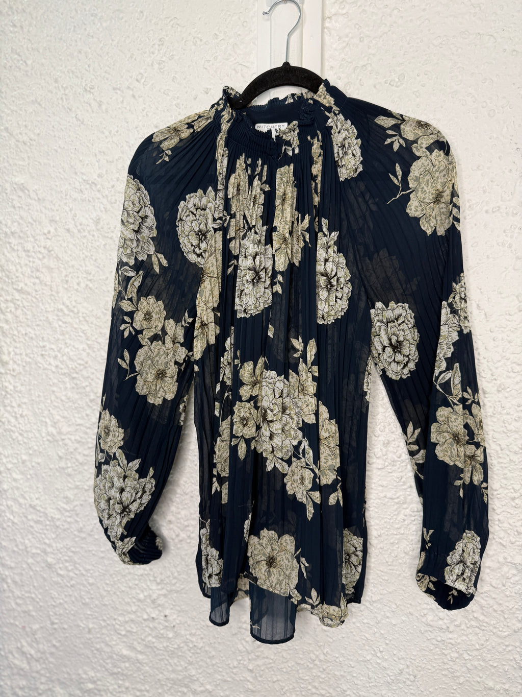 Witchery navy floral pleated blouse Sz 10😀1/12