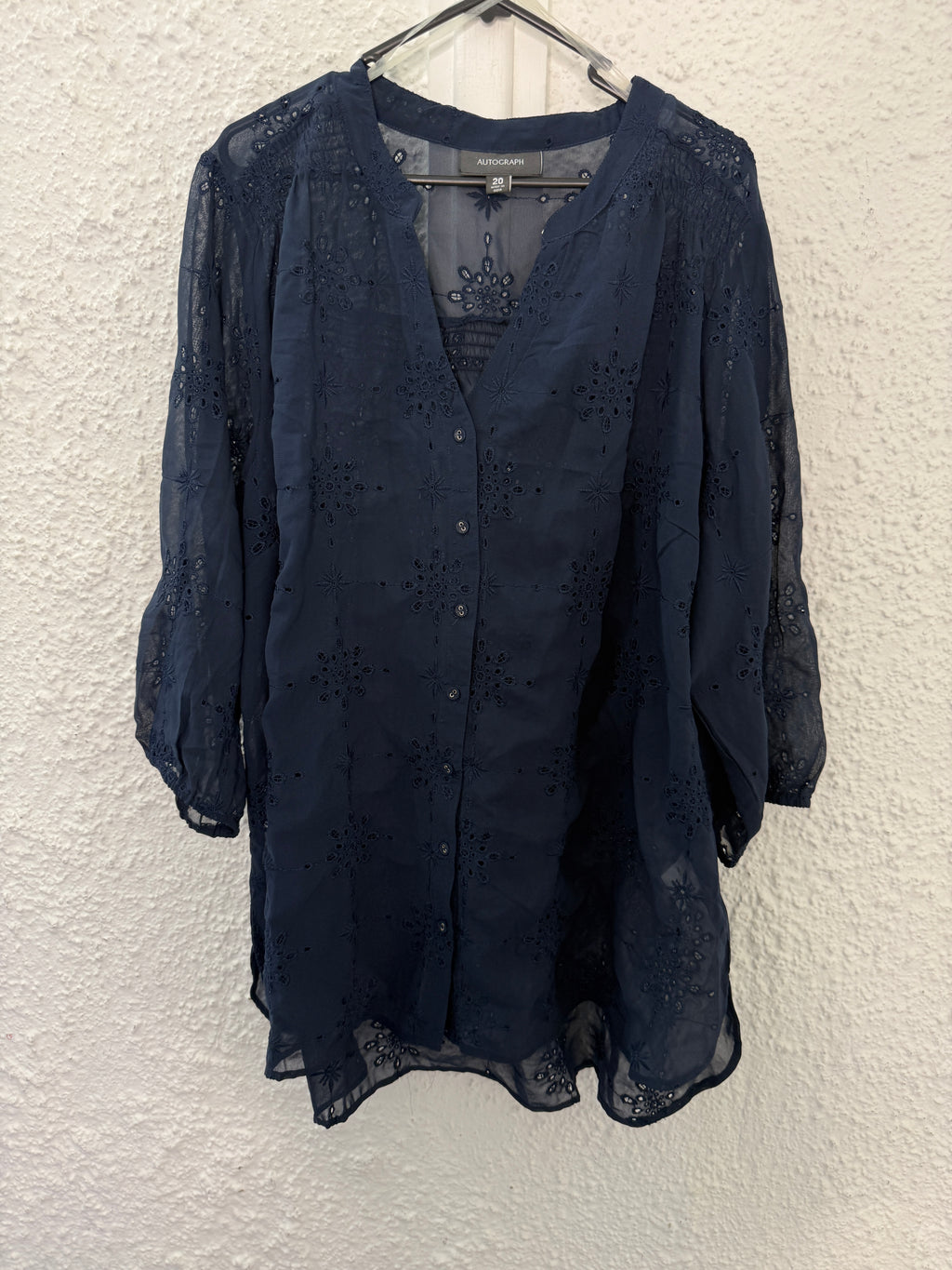 Autograph Navy Broderie Anglaise  blouse Sz 20😀4/12