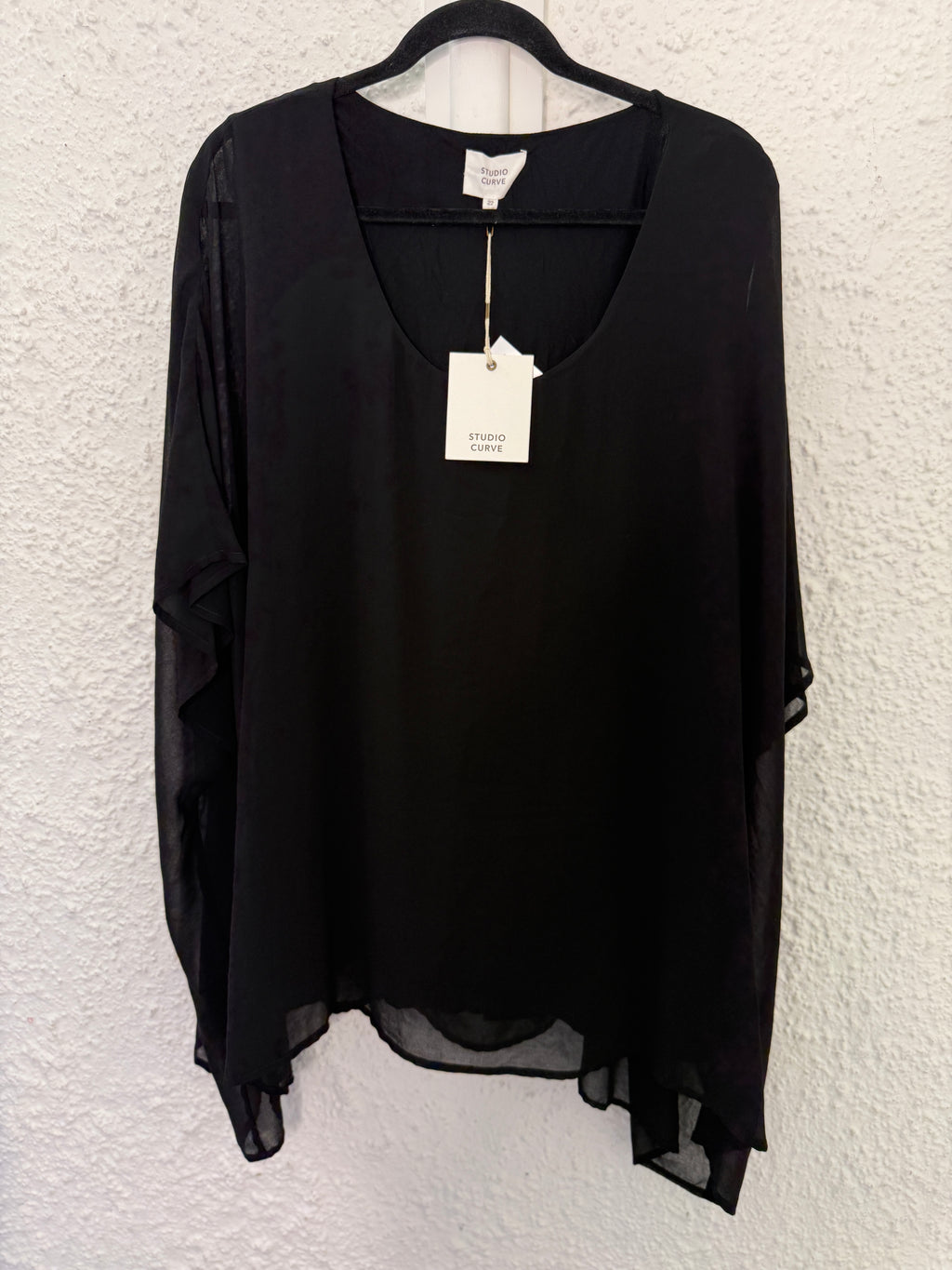 Studio Curve black chiffon overlay top Sz 22 😀4/12