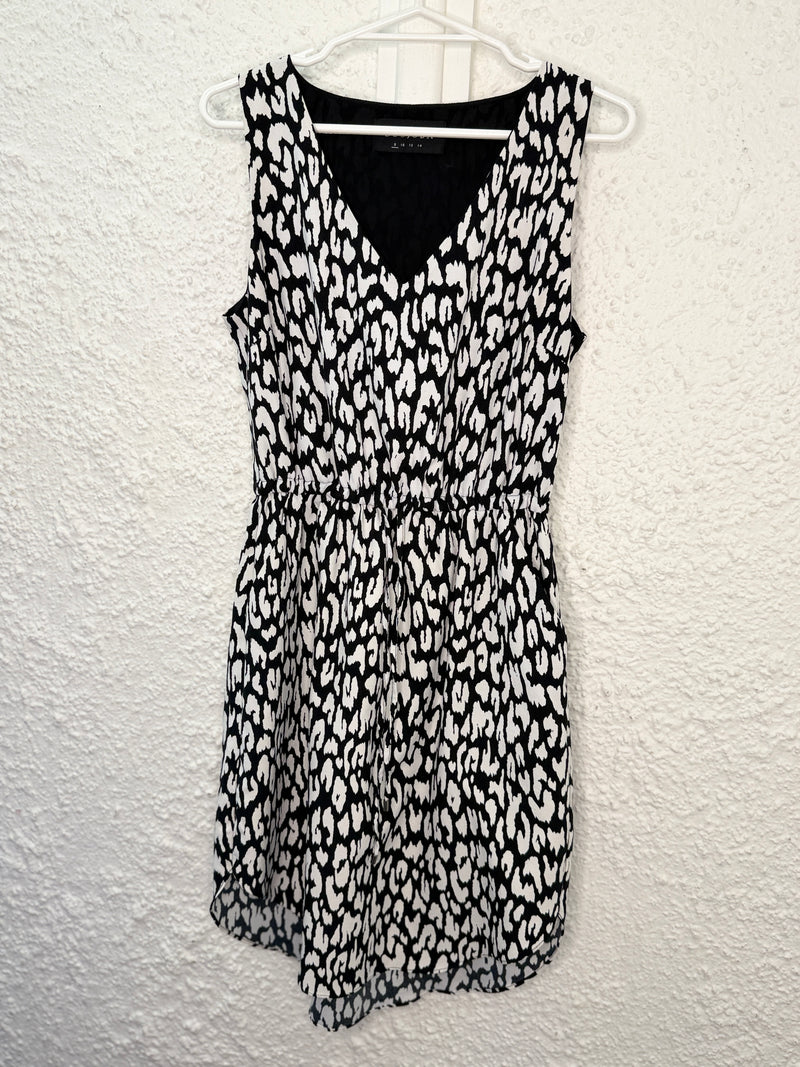 Decjuba black/white animal print dress Sz 8😀8/12