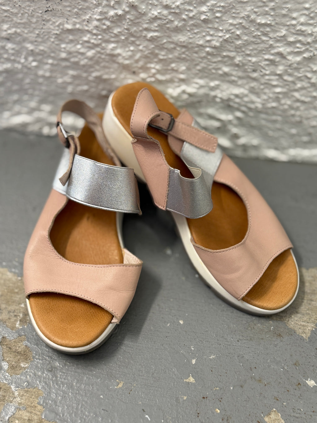 Alfie and Evie blush/silver leather sandals Sz 40😀1/12