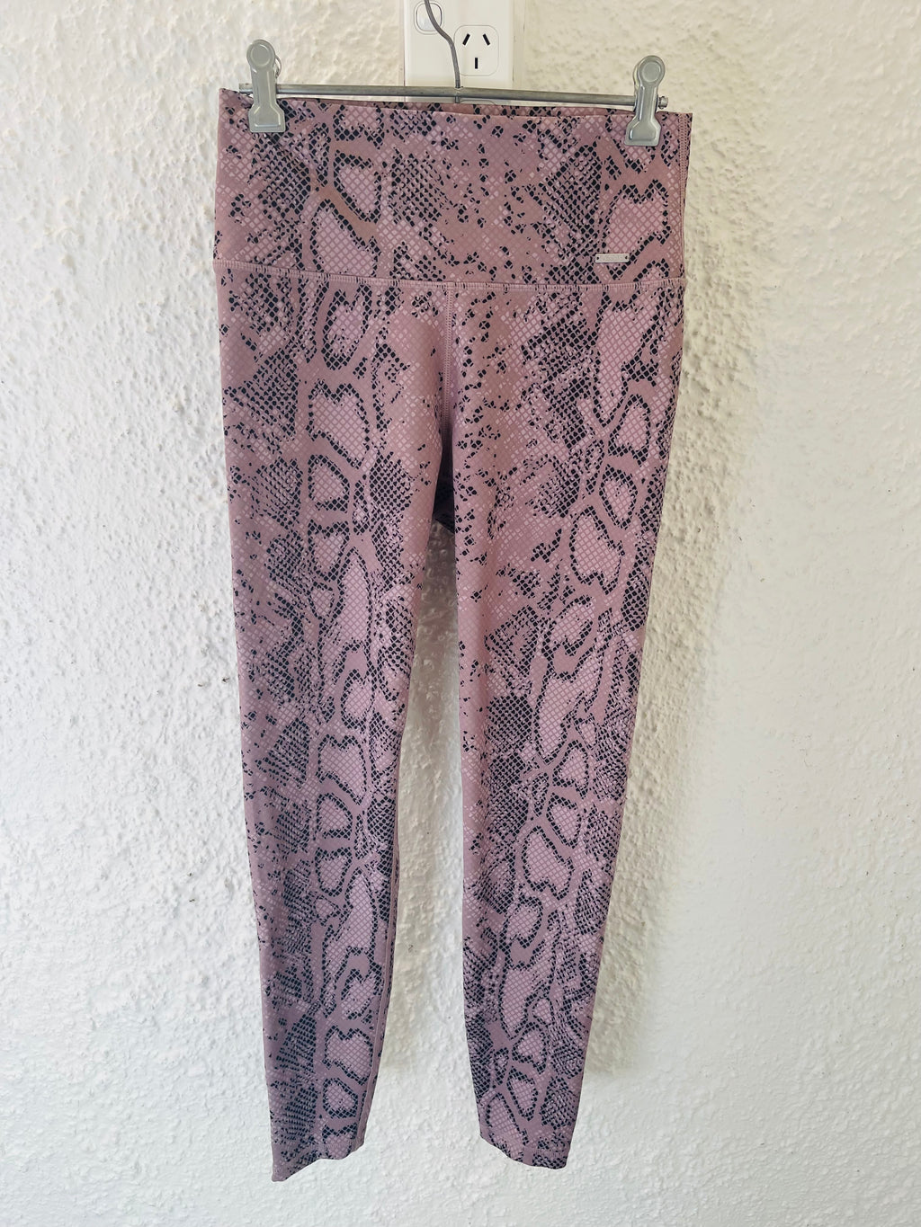 Aim’n Dusky Pink/Grey Snakeskin Patterned Leggings Sz S