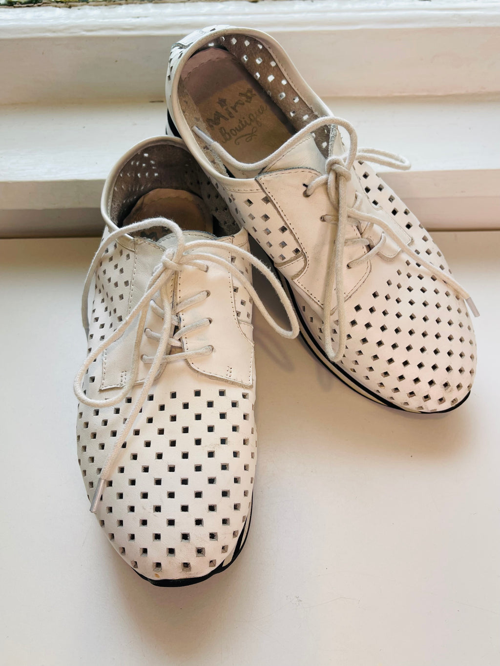 💛Minx White Leather Boxcut Shoes Sz 36