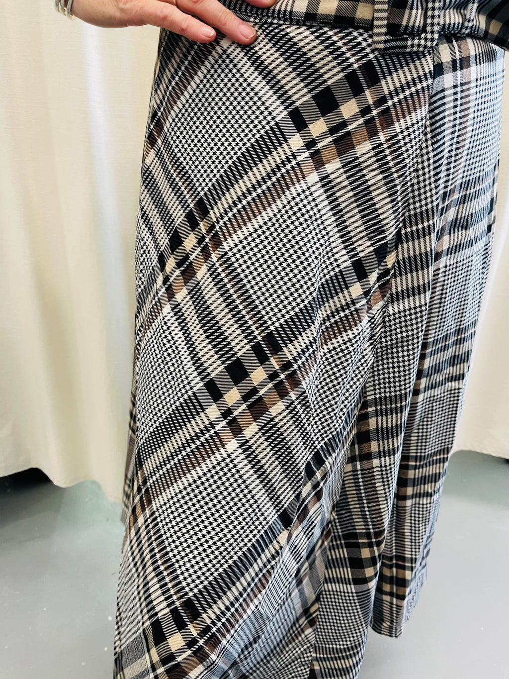 H&M Grey/Brown Plaid Skirt Sz 18