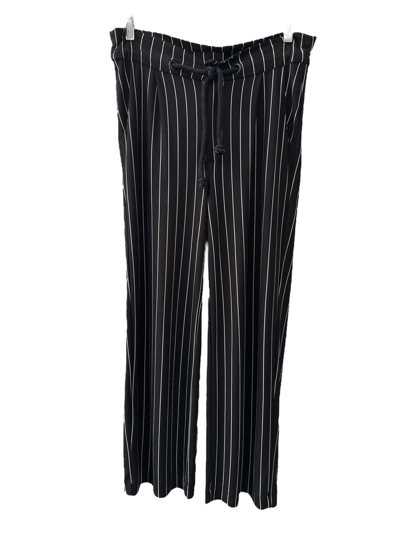 Ricochet Black/White Pinstriped Blazer & Pants Set Sz 6 🩷