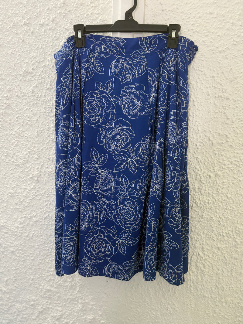 City Chic Blue/White Floral Skirt  Sz S (best fit Sz 12-14)😀13/11