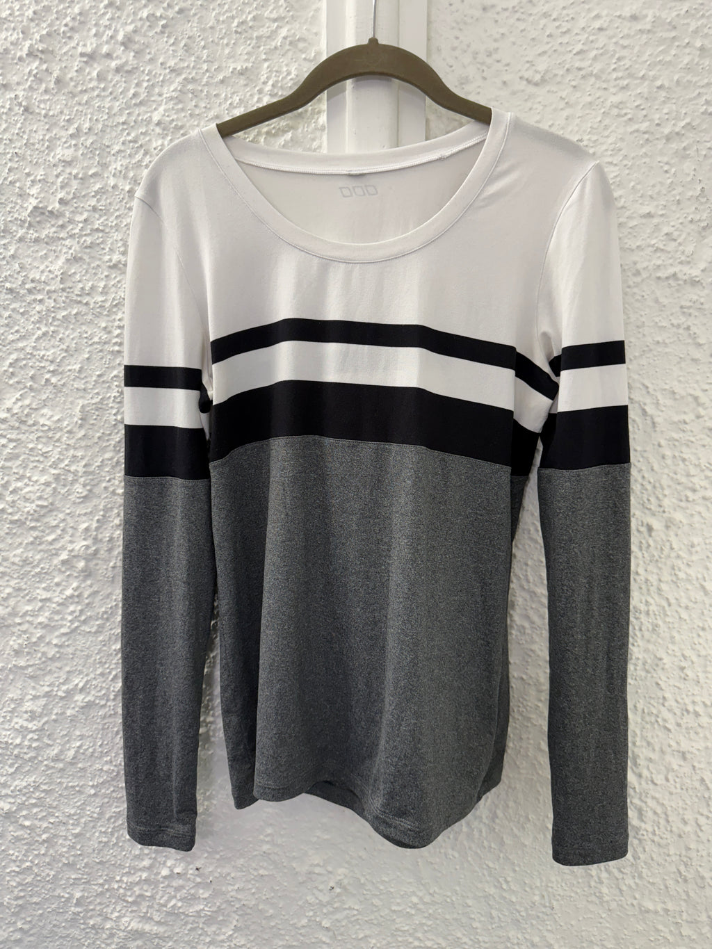 Lorna Jane Black/White/Grey Top No Sz (best fit Sz 8-10) 31/7