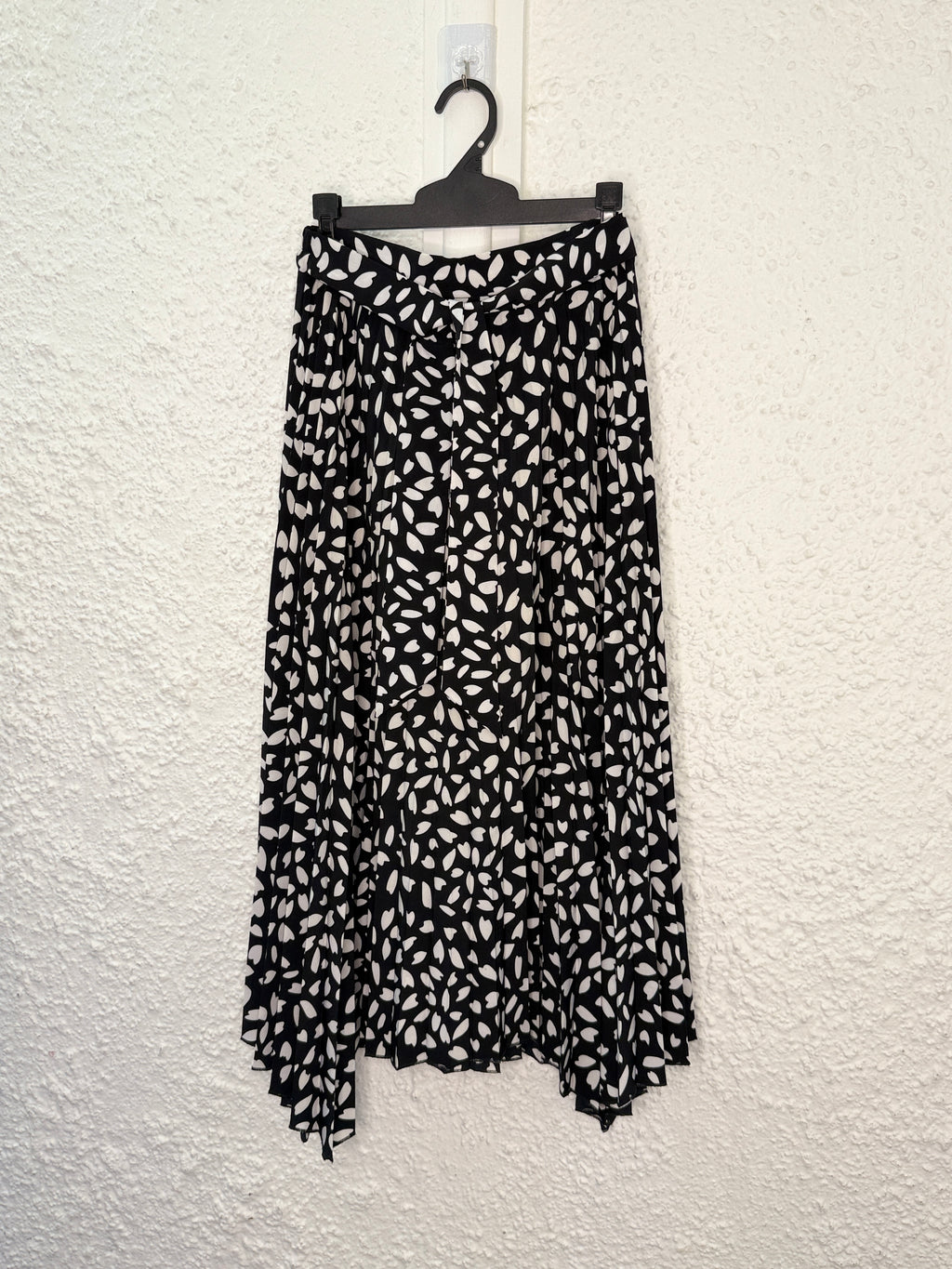 Dotti black/white animal print pleated skirt Sz 8😀8/12