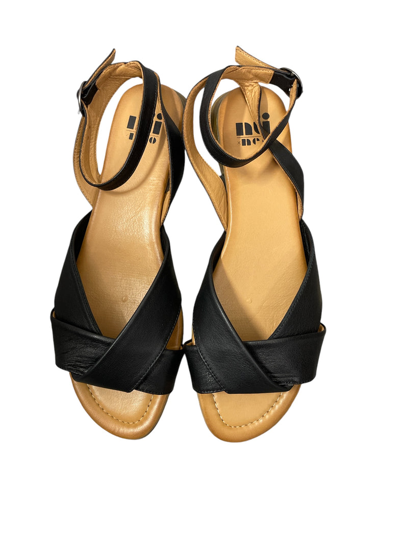 Nu X Neo Black Leather Milan Sandals Sz 40 NEW! ⭐️ 💛