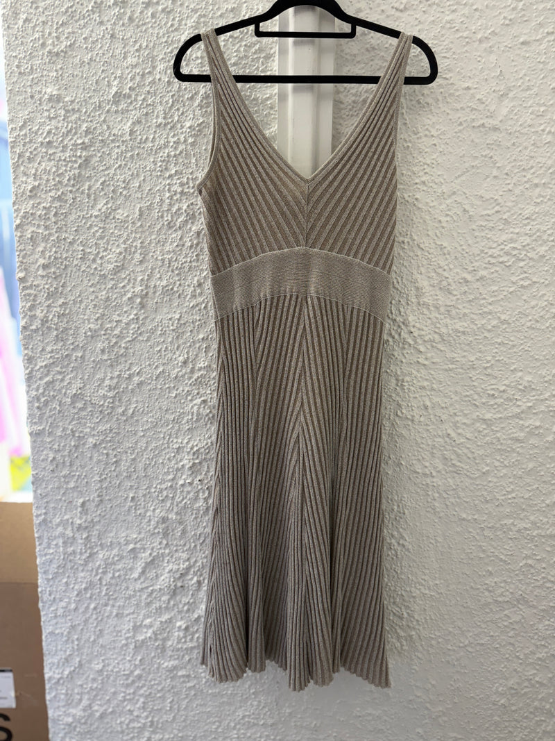 Sabatini metallic beige V-neck pleated midi dress Sz M 😀24/11