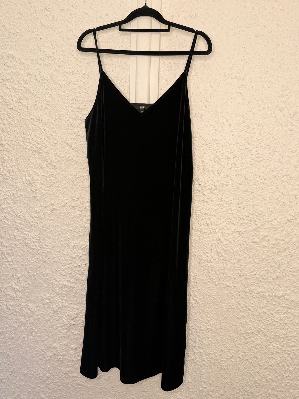 Uniqlo black velvet – feel dress Sz M😀11/12