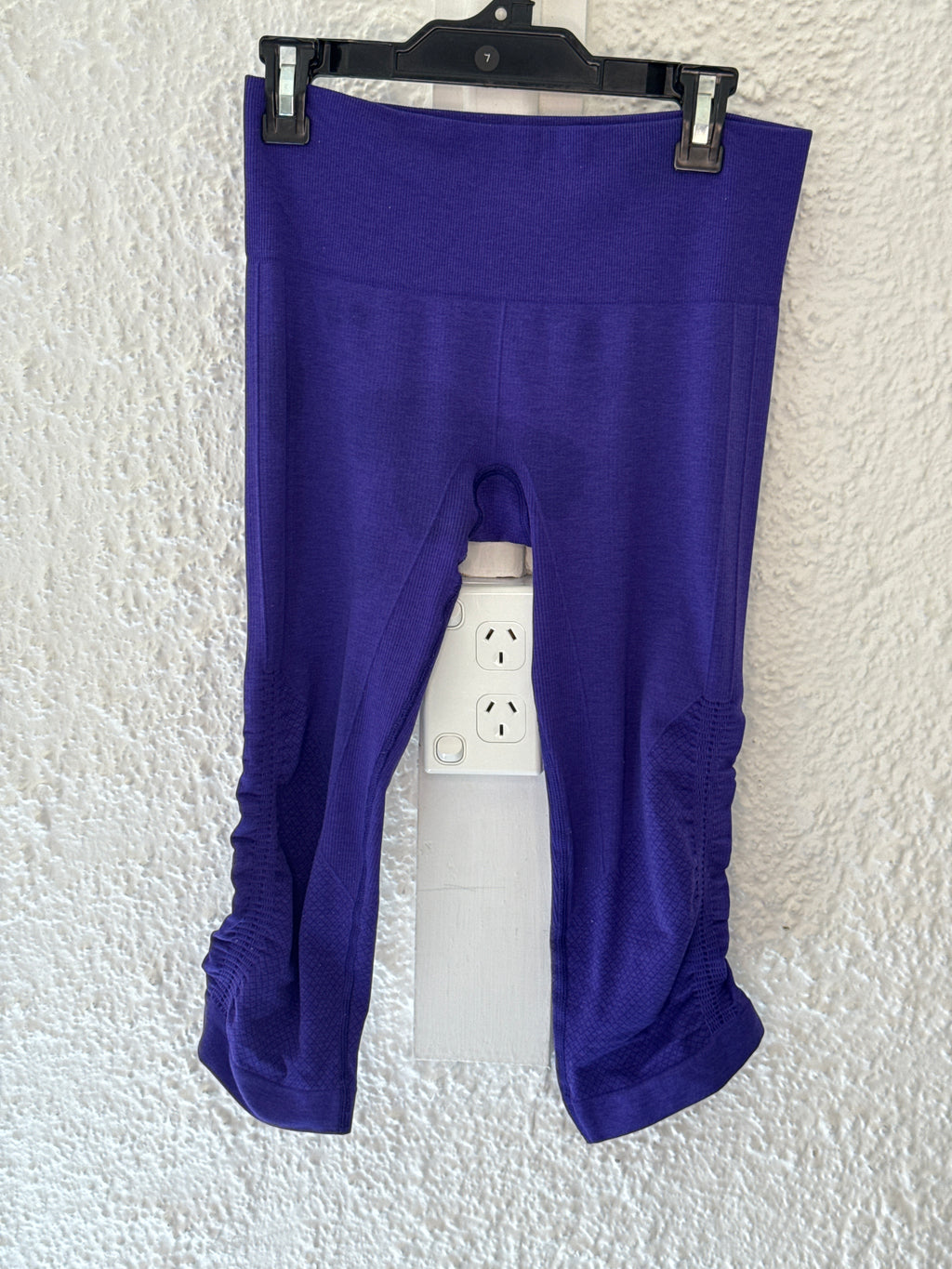 Lululemon Purple 3/4 Leggings No Sz (best fit Sz 8-10)😀28/4