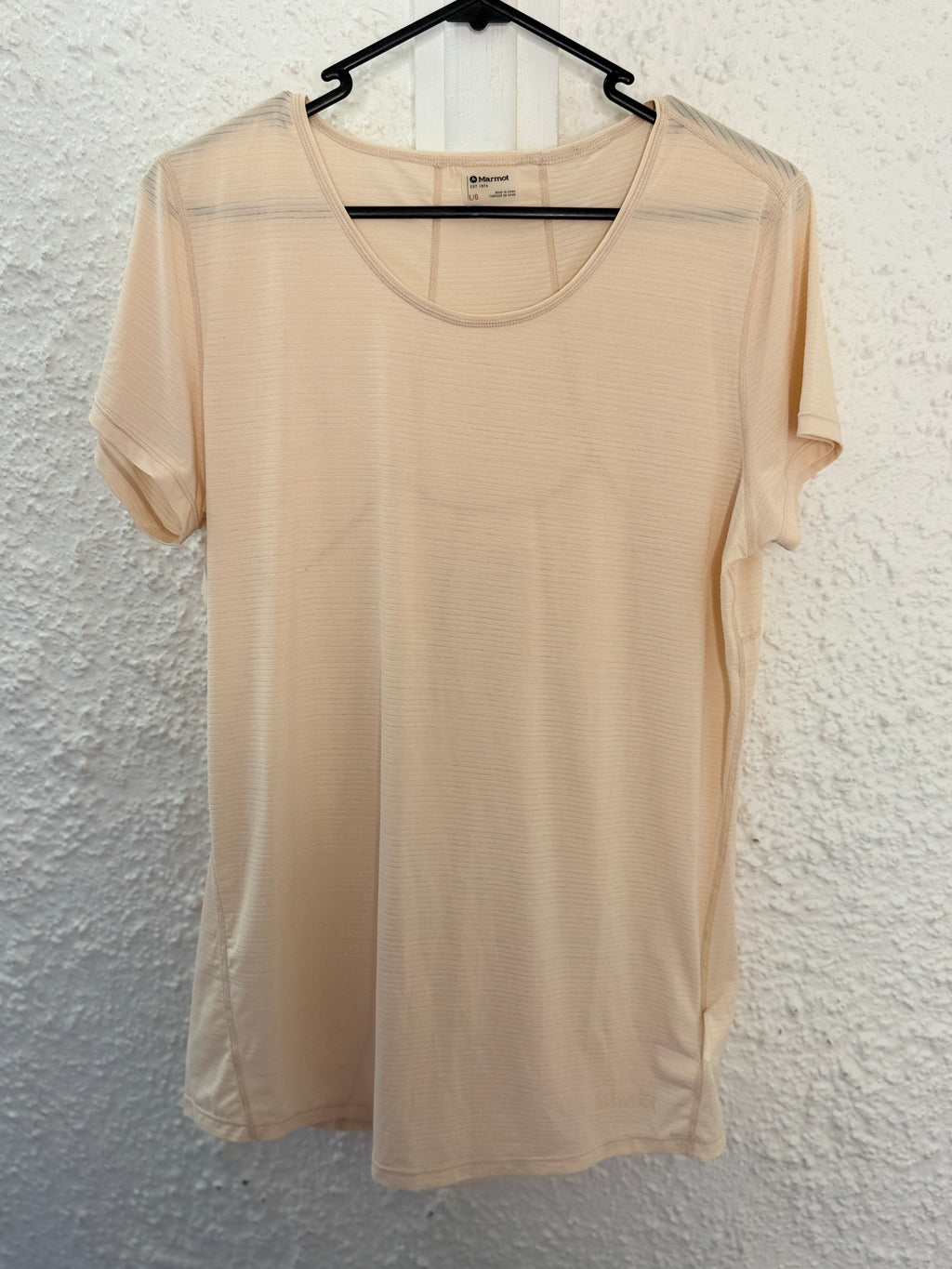 Marmot cream athletic top Sz L😀11/12