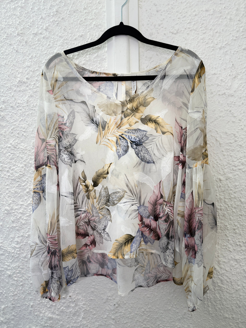 Leila + Luca Grey Floral Top Sz 12😀20/11