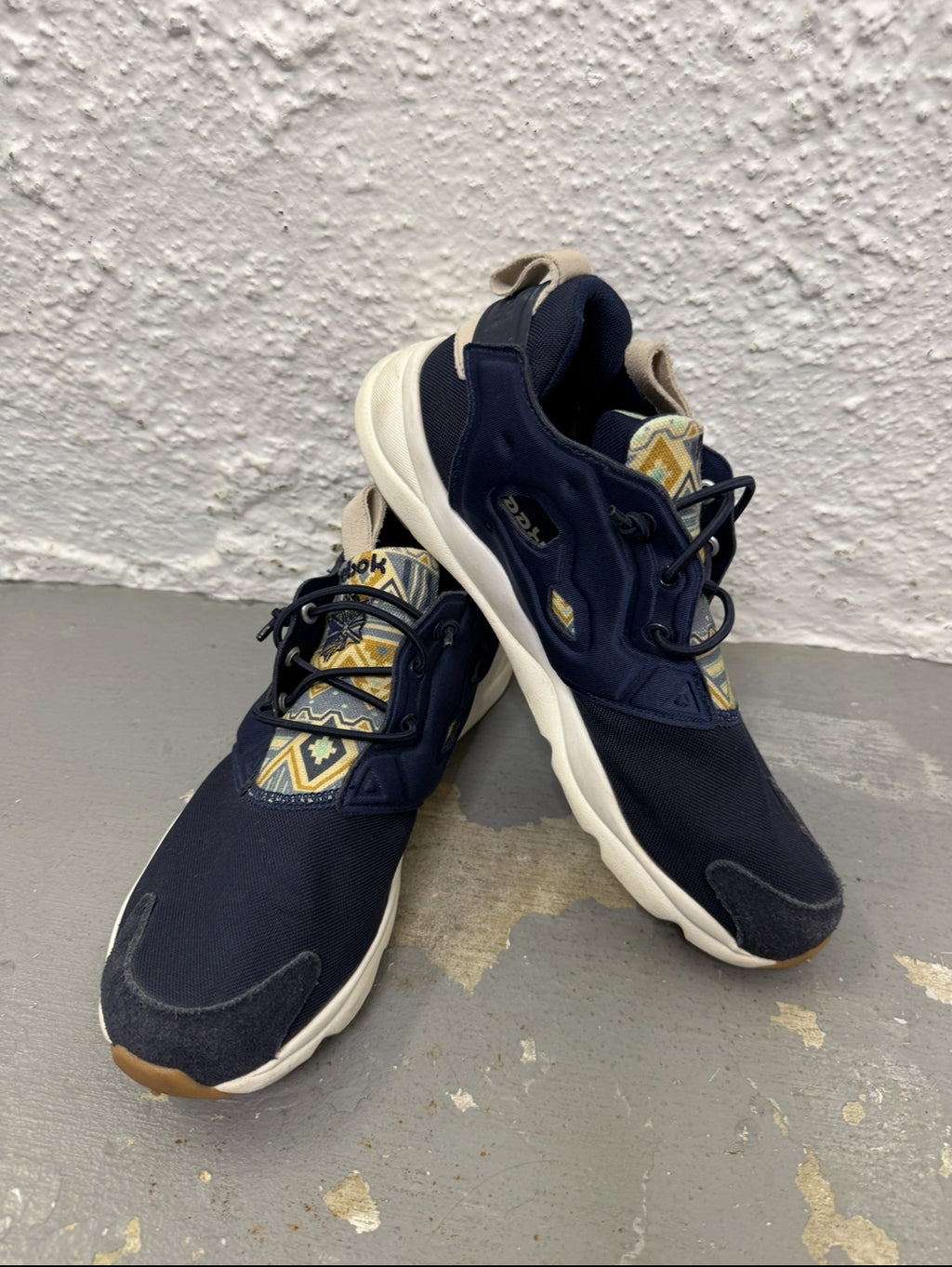 Reebok Navy Cut-Out Detail Sneakers Sz 39 😀4/9