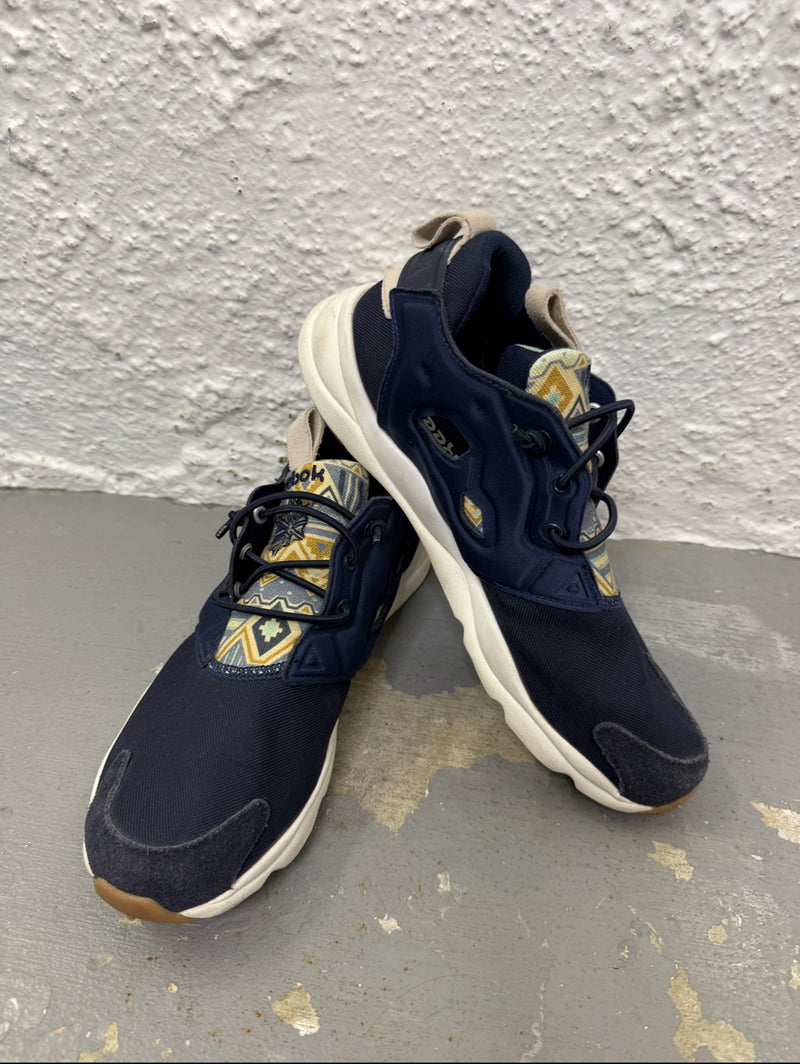 Reebok Navy Cut-Out Detail Sneakers Sz 39 😀4/9