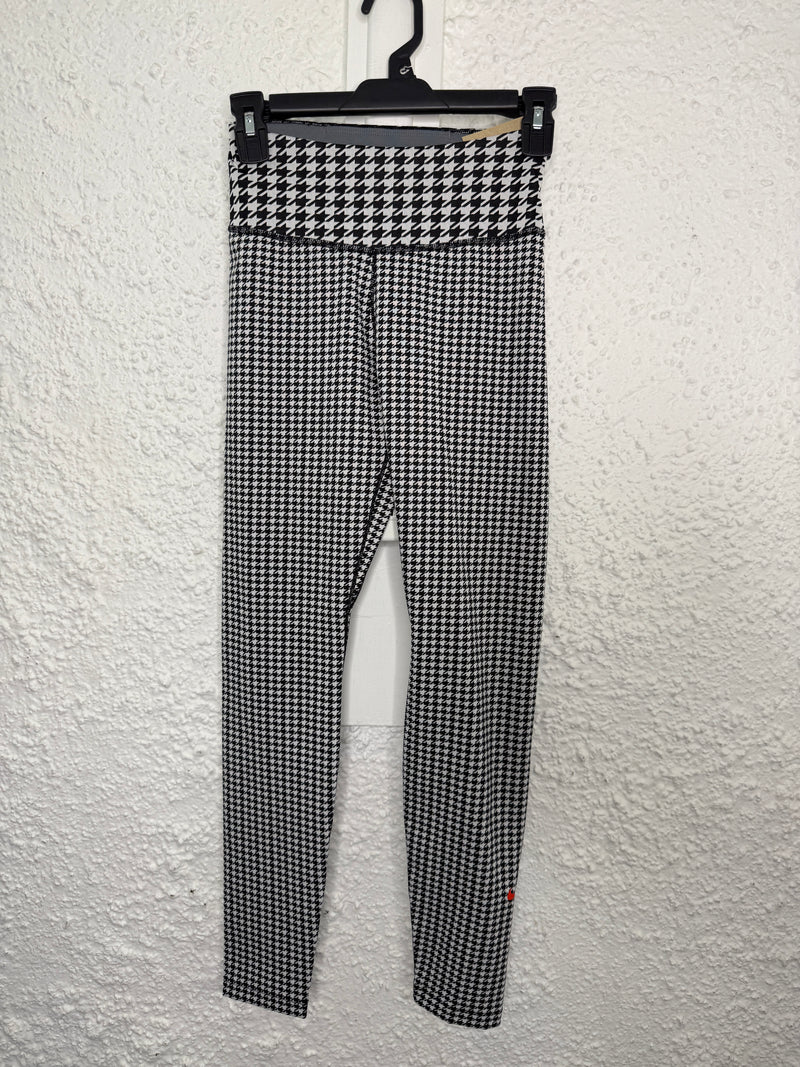 Nike Black/White Houndstooth Mid-Rise 7/8 Leggings Sz XS NEW!😀8/9