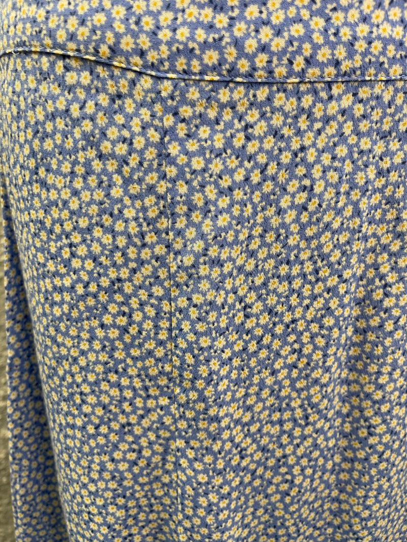 H&M Blue Daisy Skirt Sz 16 💙